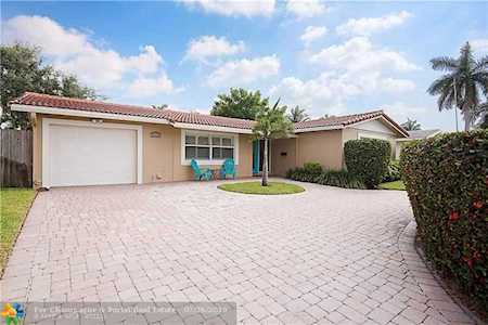 909 SE 17th St Deerfield Beach, FL 33441