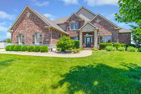 12 Ann Arbor Ct Bloomington, IL 61705