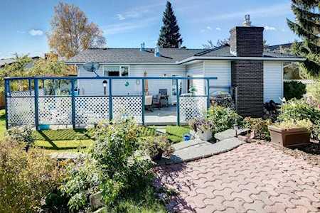 5904 Dalcastle Crescent NW Calgary, AB T3A 1S4