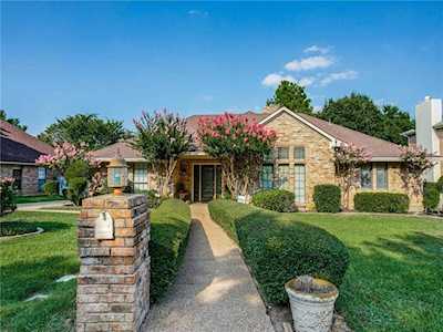 3220 David Drive Hurst, TX 76054