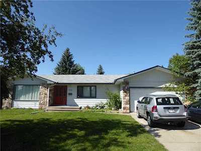 1228 Cross Crescent SW Calgary, AB T2V 2R8