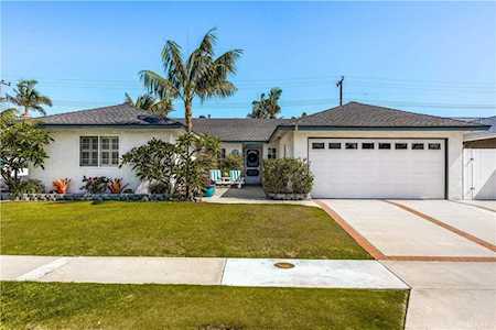 5831 Hacienda Drive Huntington Beach, CA 92647