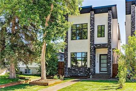 3718 41 Street SW Calgary, AB T3E 3L7