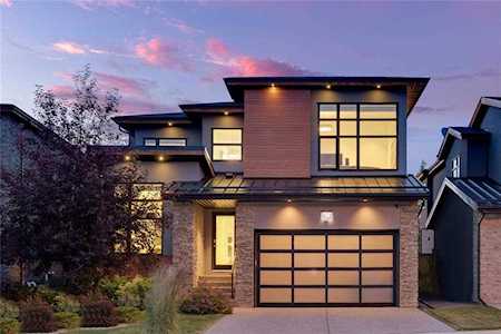 34 West Point Mews SW Calgary, AB T3H 0X4