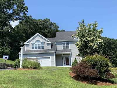 15 Lorraine Dr Ashland, MA 01721