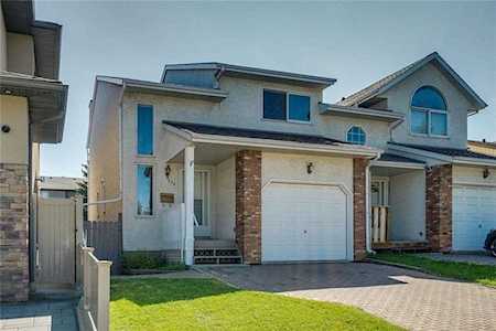 924 Mckinnon Drive NE Calgary, AB T2E 7B5
