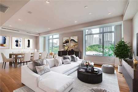 2025 Woodall Rodgers #22 Dallas, TX 75201