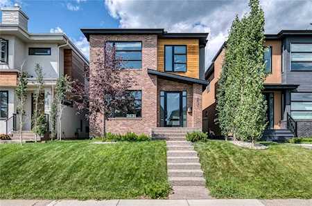 2631 29 Street SW Calgary, AB T2E 2K6