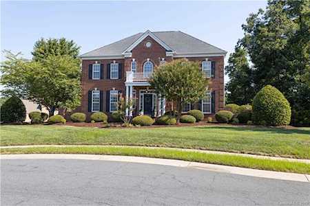 8841 Landsdowne Ave Harrisburg, NC 28075