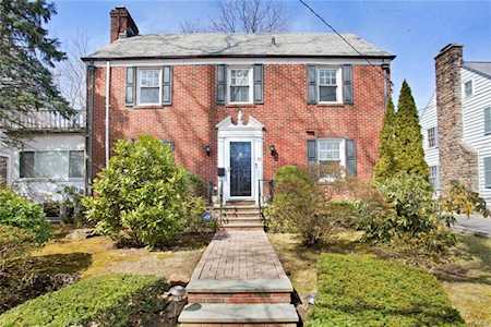 18 Vanderburgh Ave Mamaroneck, NY 10538