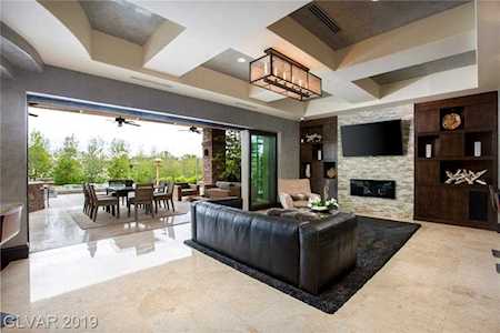30 Meadowhawk Ln Las Vegas, NV 89135