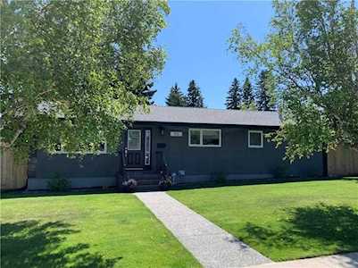 55 Gainsborough Drive SW Calgary, AB T3E 4W6