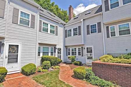 25 W Bulfinch St #8 North Attleboro, MA 02760