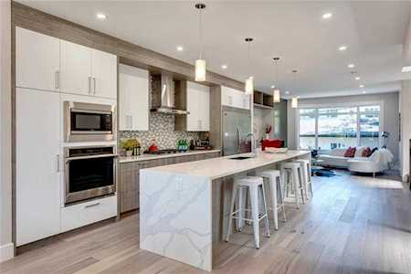 422 37 Street SW Calgary, AB T3C 1R6