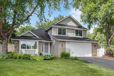 1944 Orchard Drive Woodbury, MN 55125