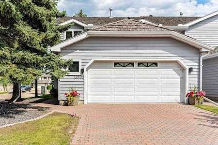 12508 17 Street SW Calgary, AB T2W 4B4