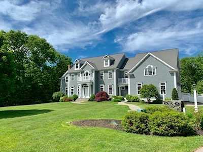 34 Minuteman Road Medfield, MA 02052