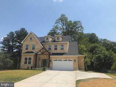 2721 Sutton Rd Vienna, VA 22181
