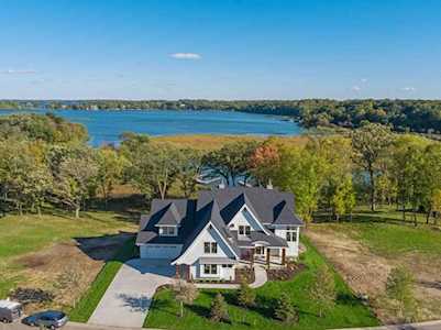 3746 Woodland Cove Parkway Minnetrista, MN 55331