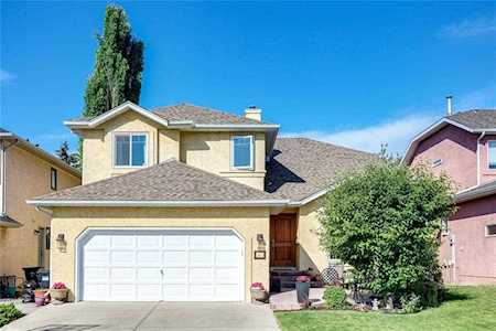 880 Sierra Morena Court SW Calgary, AB T3H 3C6