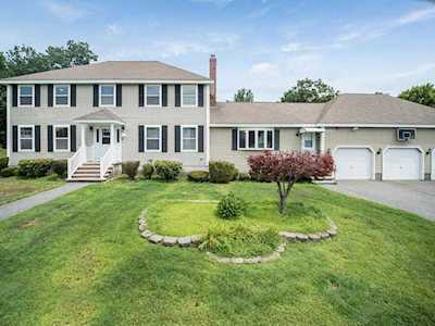 4 Bennett Circle Billerica, MA 01821