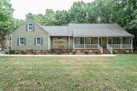 12901 Rivers Bend Rd Chester, VA 23836