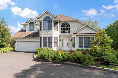 24 Red Roof Dr Rye Town, NY 10573