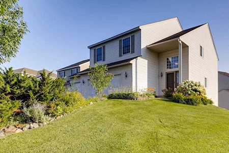 8426 Savanna Oaks Lane Woodbury, MN 55125