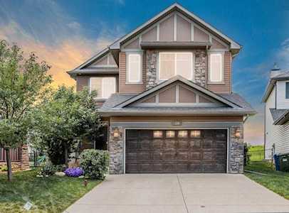 136 Cougarstone Manor SW Calgary, AB T3H 5N4