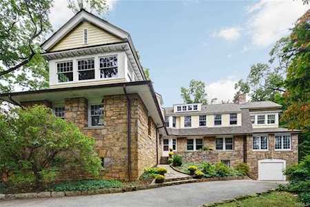 89 Dellwood Rd Yonkers, NY 10708