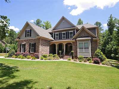 643 May Green Dr Lake Wylie, SC 29710