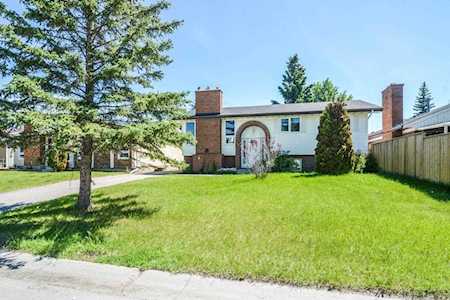 207 Brookpark Drive SW Calgary, AB T2W 2W7