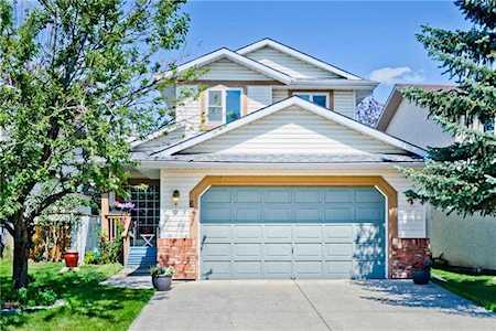 62 Sundown Manor SE Calgary, AB T2X 3H8