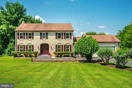 1128 Walker Rd Great Falls, VA 22066