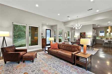 963 Easton Place Dallas, TX 75218
