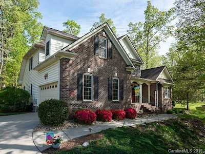 5747 Tipperary Dr Denver, NC 28037