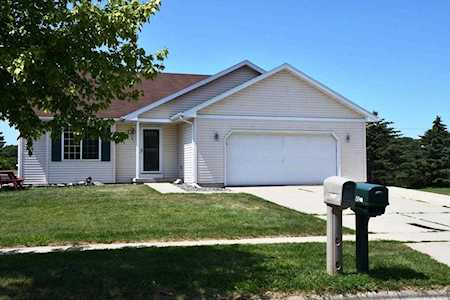 1021 Columbia Dr Poynette, WI 53955