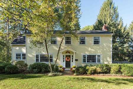 319 Gardner St Hingham, MA 02043