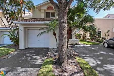 2027 Discovery Cir #2027 Deerfield Beach, FL 33442
