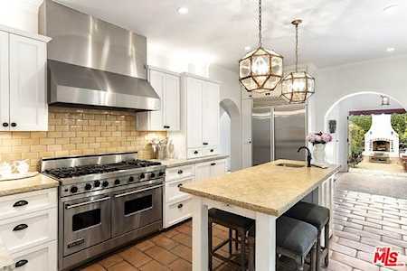 879 S Gretna Green Way Los Angeles, CA 90049