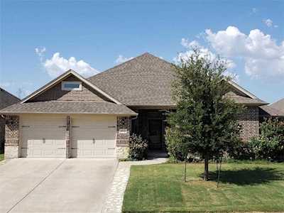 412 Stratford Drive Benbrook, TX 76126