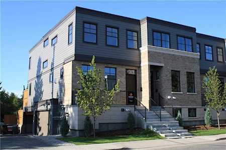 1581 38 Avenue SW Calgary, AB T2T 4C7