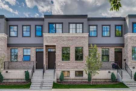 1587 38 Avenue W Calgary, AB T2T 4C7