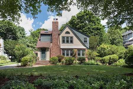 41 Woodlawn Ave. Wellesley, MA 02481