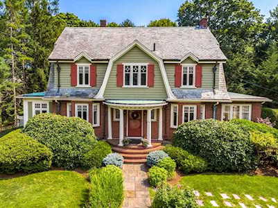 24 Calumet Rd Winchester, MA 01890