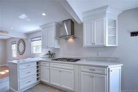 62 Manchester Circle West Hartford, CT 06110