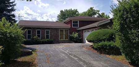 1904 N Carlyle Place Arlington Heights, IL 60004