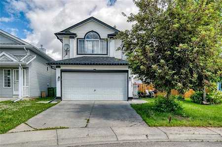 127 Anaheim Circle NE Calgary, AB t1y 7e1