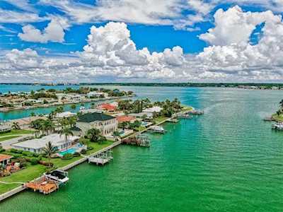 220 Howard Drive Belleair Beach, FL 33786