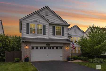 2535 Whitehall Ln Naperville, IL 60564
